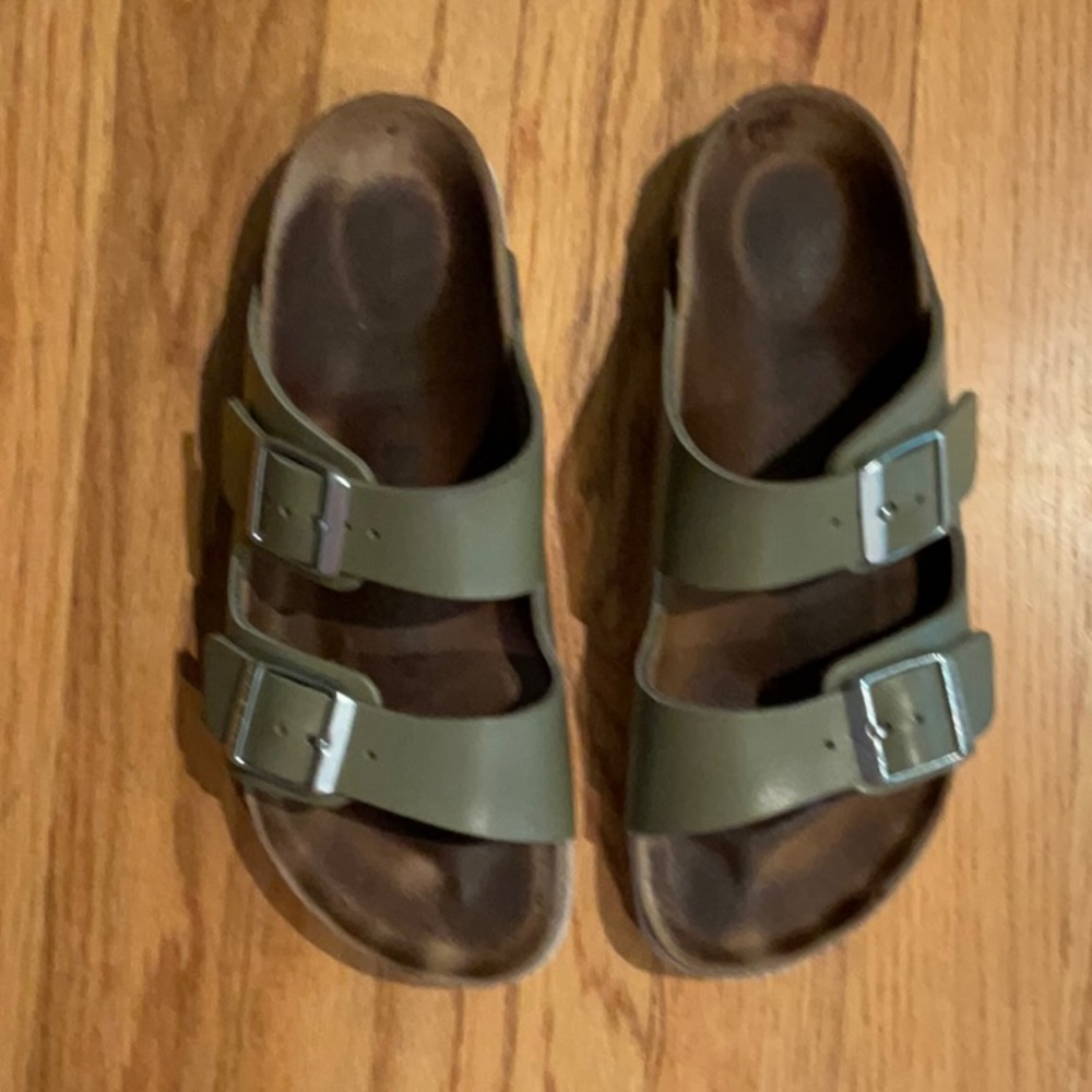 Birkenstock - Arizona SANDAL - Olive Green Leather - Women’s Size 36
